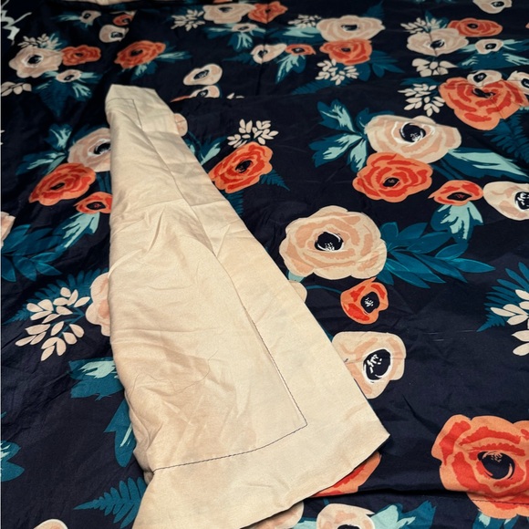 Floral Comforter Set in Navy and pink - Picture 6 of 7